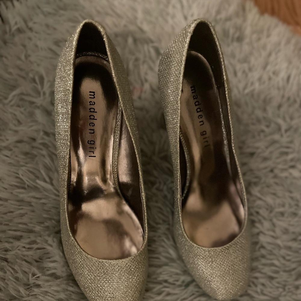 Madden Girl silver sparkly pumps, ballet shoe style toe, NWOT size 8 Never worn